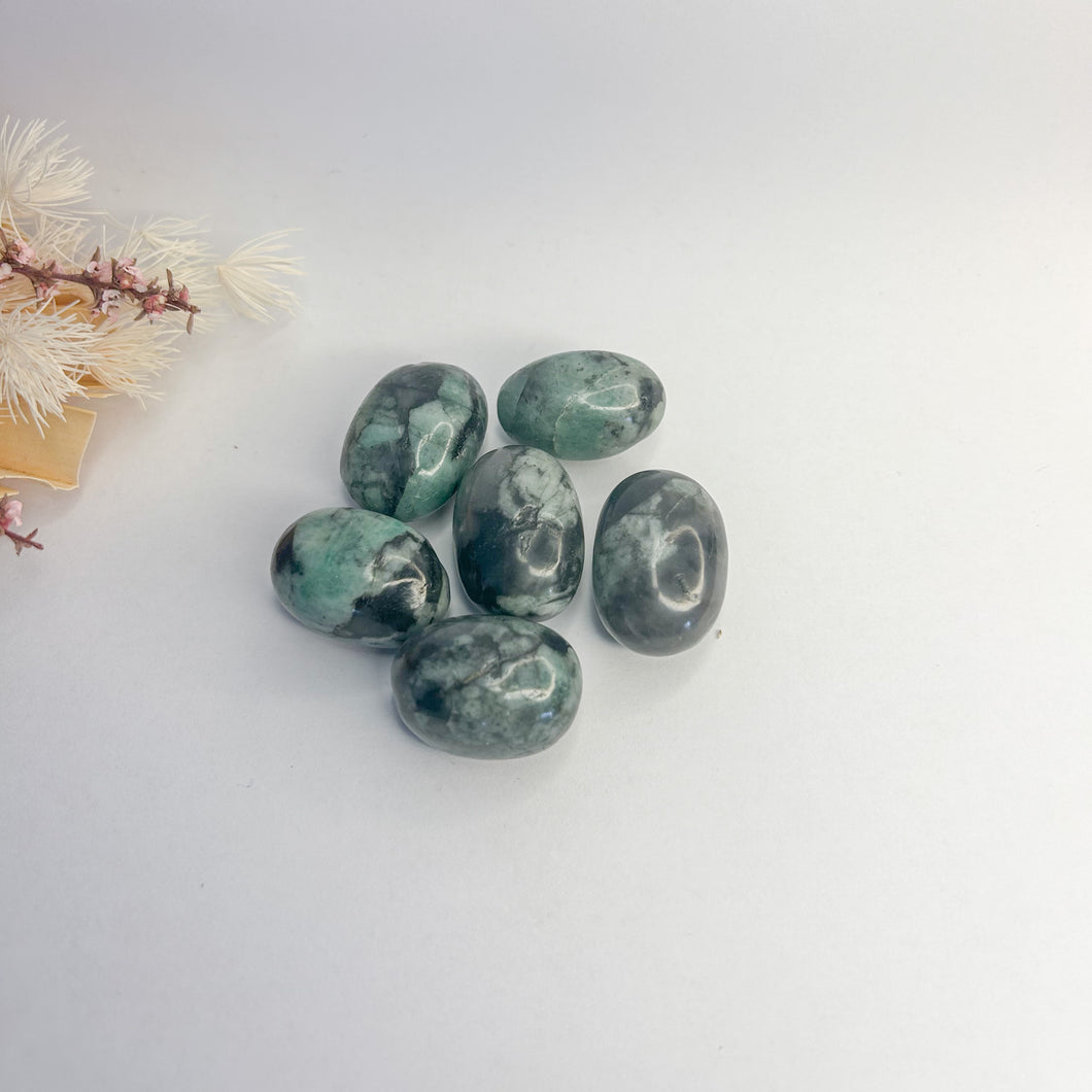 Emerald Tumble Stones